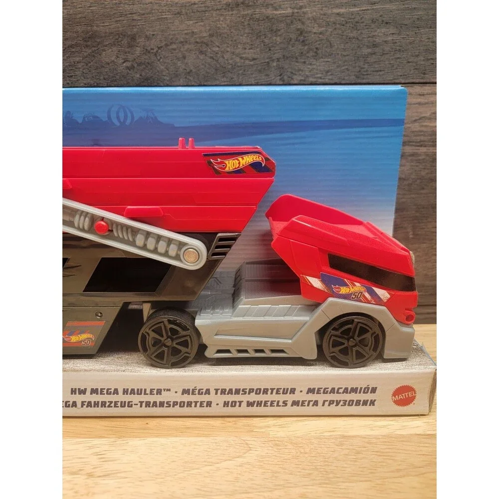 Hot Wheels Mega Hauler Transporter for Hot Wheels Cars 1:64 Scale 2014 BRAND NEW